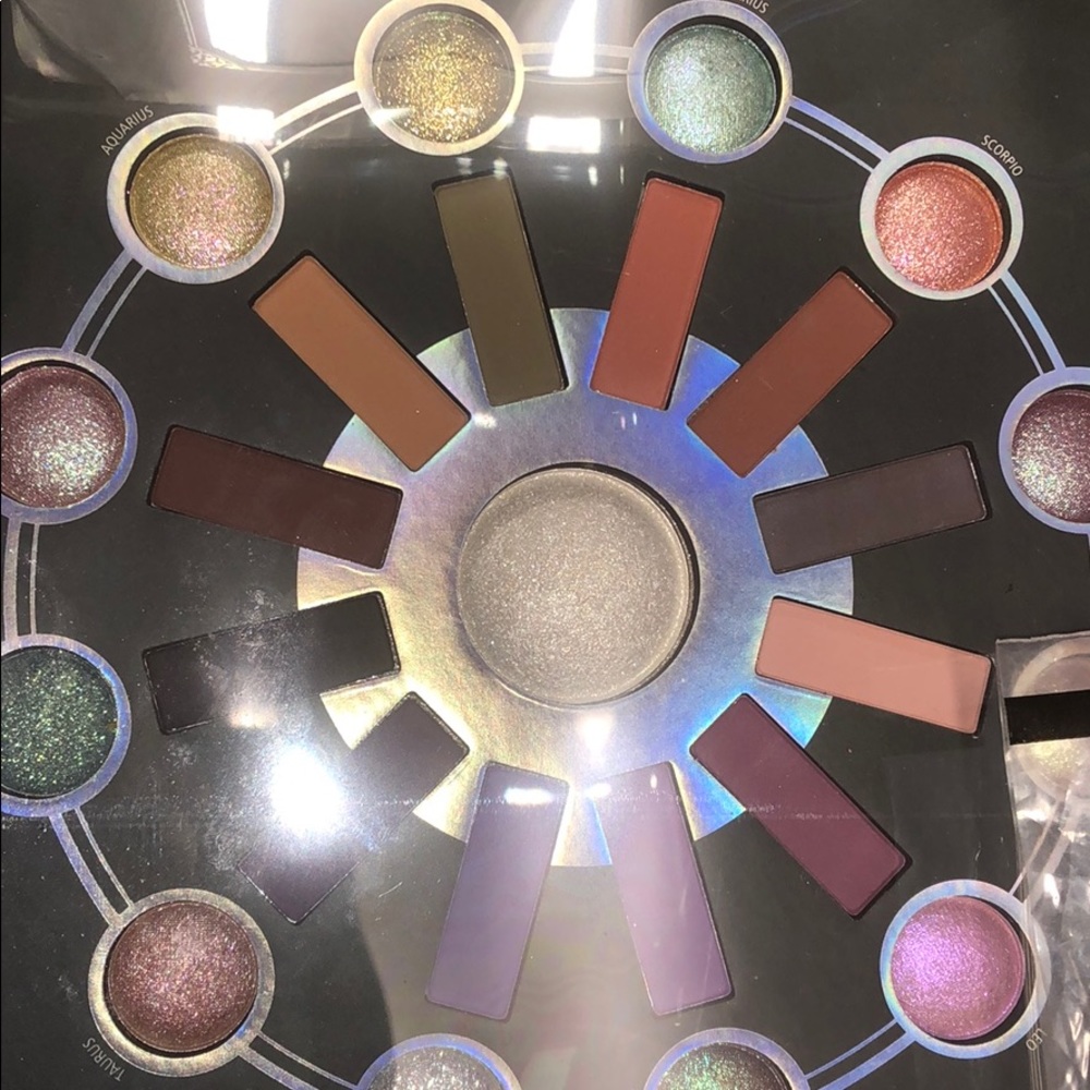 Zodiac 25 color eyeshadow palette